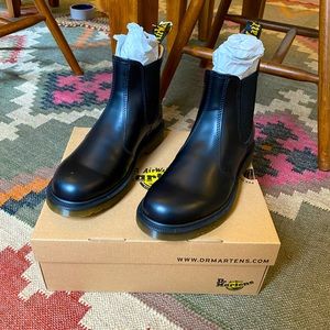 Dr. Martens 2976 SMOOTH LEATHER CHELSEA BOOTS Size US 9 Women’s, Black